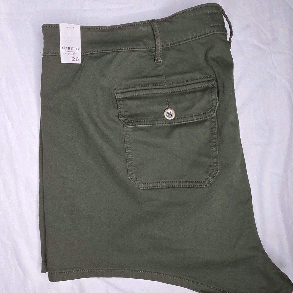 New Womens Torrid Shorts Sz 26 Green Button Fly Cotton Stretch Chino